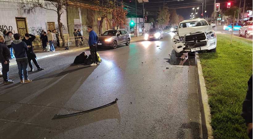 Un estudiante fue atropellado tras colisión por alcance entre dos vehículos en Quillota