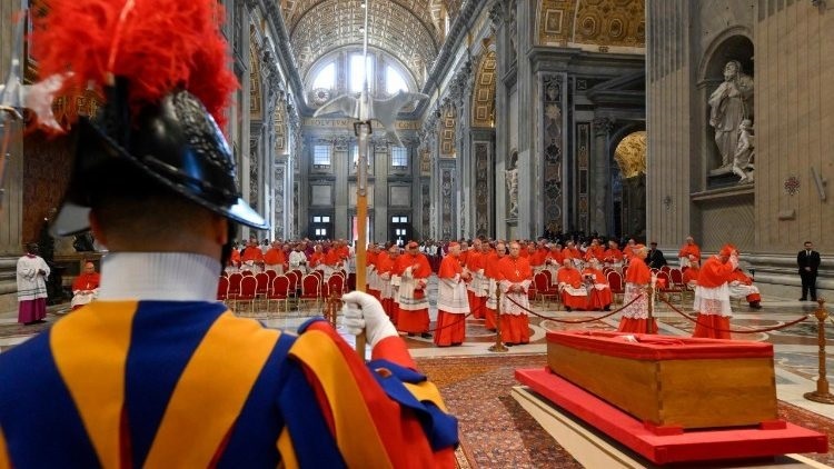 Este miércoles comienza el cónclave: Cerca de veinte purpurados aparecen como posibles sucesores del Papa Francisco