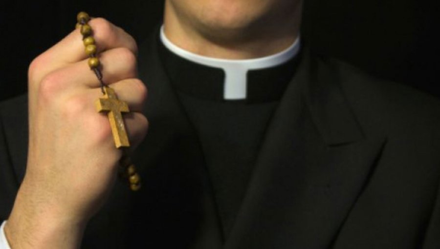 Presbítero de Valparaíso acusado de delitos sexuales fue declarado culpable, pero la Iglesia Católica sólo restringió su sacerdocio