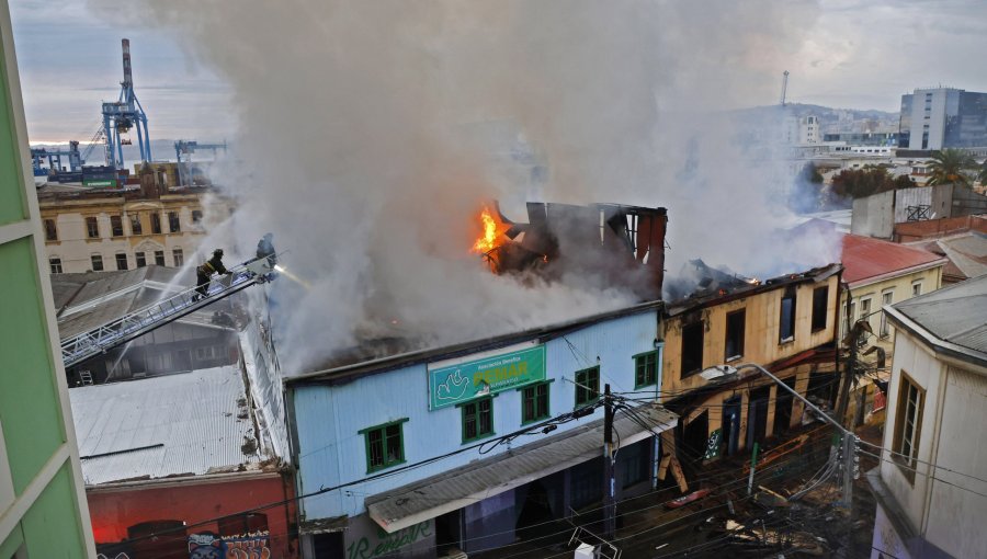 Damnificados del incendio en Valparaíso eran en su mayoría adultos mayores y asistidos diariamente por la iglesia La Matriz