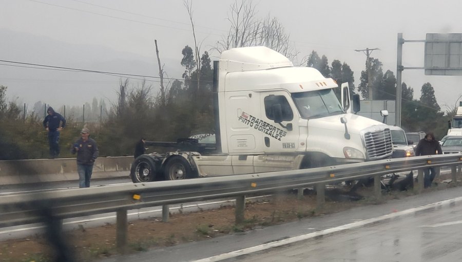 Tránsito vehicular en la ruta 68 fue suspendido hacia Valparaíso por accidente que involucró a un camión y cinco automóviles