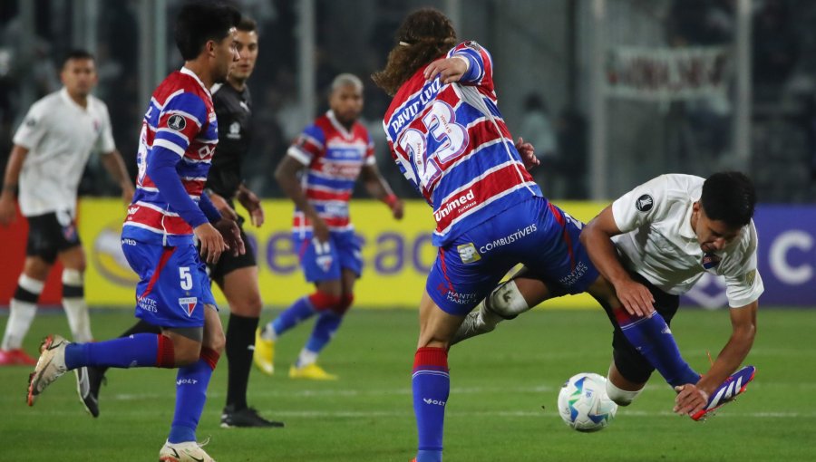 Prensa brasileña tras goleada de Fortaleza a Colo Colo: "Una noche demoledora"