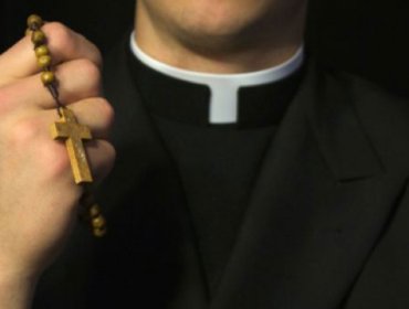 Presbítero de Valparaíso acusado de delitos sexuales fue declarado culpable, pero la Iglesia Católica sólo restringió su sacerdocio