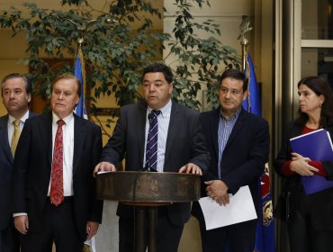 Diputados de oposición de comisión revisora de la acusación constitucional contra Durán critican apoyo de alcaldes al delegado