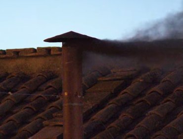 Fumata negra en el Vaticano: Primer día del cónclave termina sin consenso para elegir a un nuevo Papa