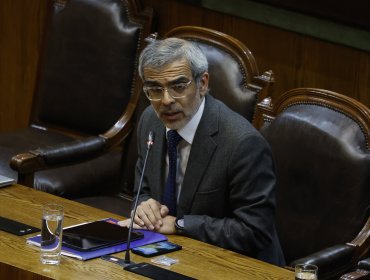 Ministro Cordero ofrece disculpas por "intercambio de palabras" con el diputado Araya