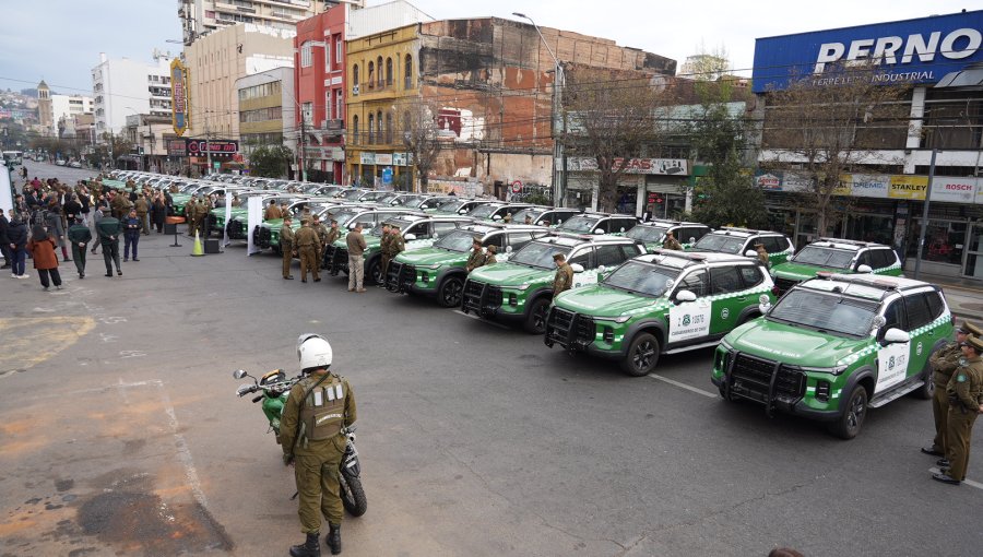 Carabineros recibió 41 nuevos vehículos para reforzar la seguridad en la Quinta Región