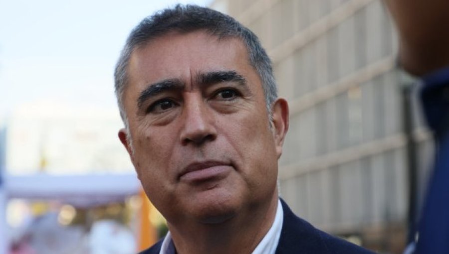 Alcalde de Santiago asegura que rector del INBA "no está confirmado en el cargo" de manera interina