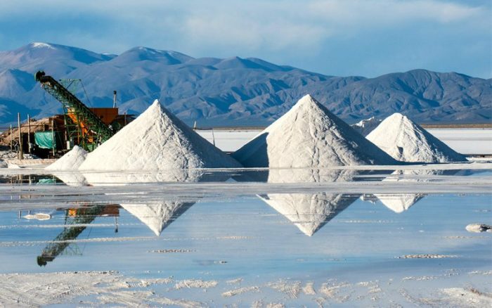 Embajada de China en Chile descarta que empresas BYD y Tsingshan hayan desistido de impulsar proyectos de litio en el país