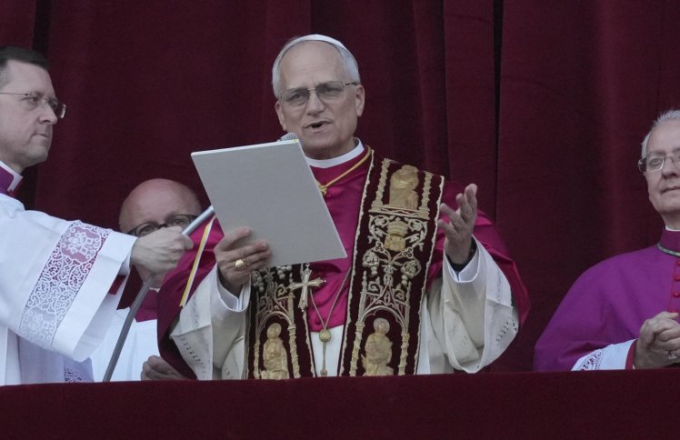 Papa León XIV dio las gracias a Francisco, rezó por la paz y pidió "construir puentes de diálogo para ser un sólo pueblo"