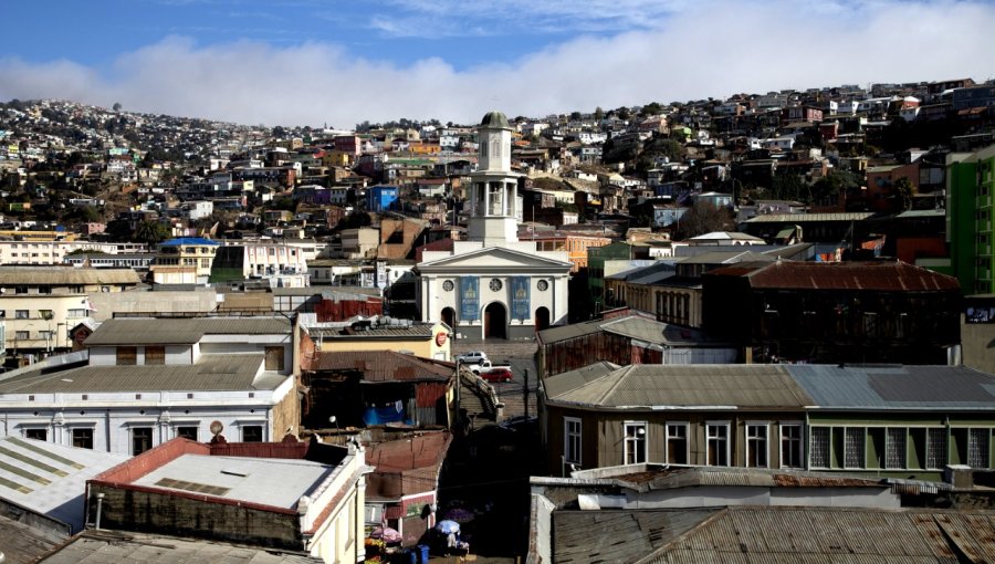 Proponen expropiar edificios abandonados del barrio Puerto para recuperar sitio patrimonial de Valparaíso
