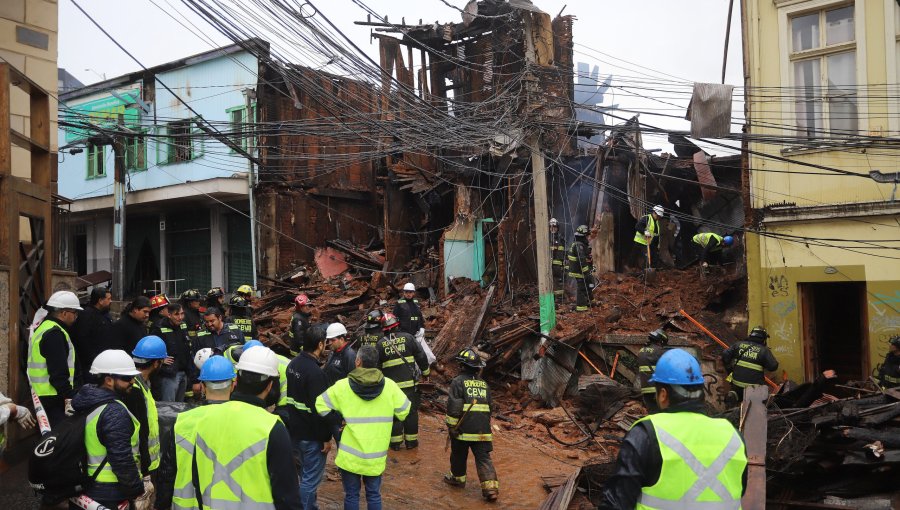 Violencia intrafamiliar, riña por droga y amenaza con encendedor: así habría iniciado incendio en casona patrimonial de Valparaíso