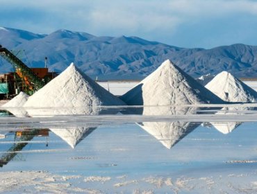 Embajada de China en Chile descarta que empresas BYD y Tsingshan hayan desistido de impulsar proyectos de litio en el país