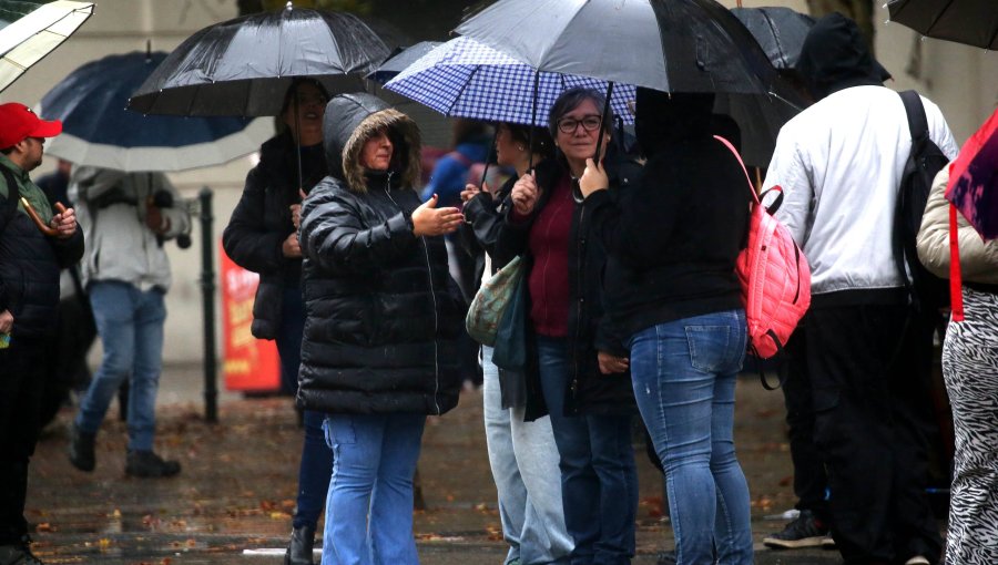 En plena lluvia: Nueva falla en Metro de la Línea 1 obligó a cerrar y evacuar cuatro estaciones