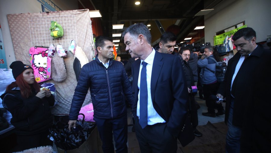 Presidente del Senado, Manuel José Ossandón, fue increpado y debió salir de galería comercial del barrio Meiggs