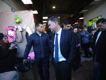 Presidente del Senado, Manuel José Ossandón, fue increpado y debió salir de galería comercial del barrio Meiggs