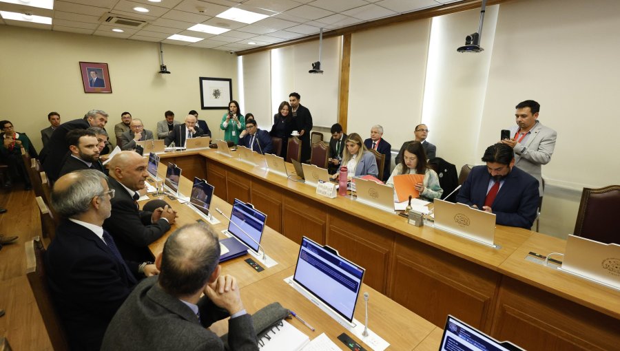 Comisión de Gobierno Interior de la Cámara citará a "comunidades de migrantes" a discusión de voto extranjero