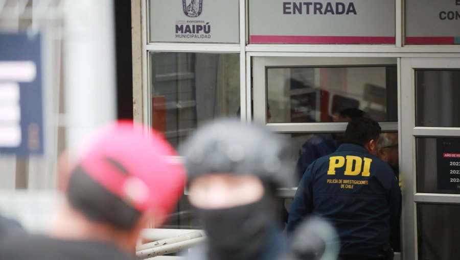 Decretan prisión preventiva para funcionarios municipales involucrados en fraude de licencias de conducir en Maipú