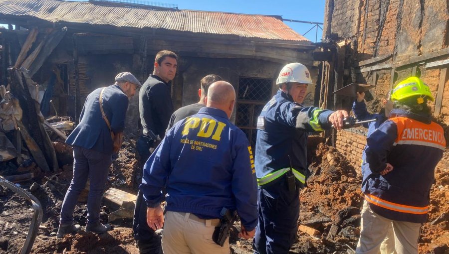 Confirman hallazgo de tercer cuerpo tras incendio en Barrio Puerto de Valparaíso