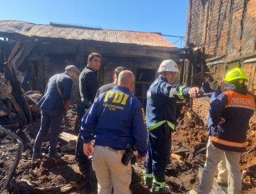 Confirman hallazgo de tercer cuerpo tras incendio en Barrio Puerto de Valparaíso