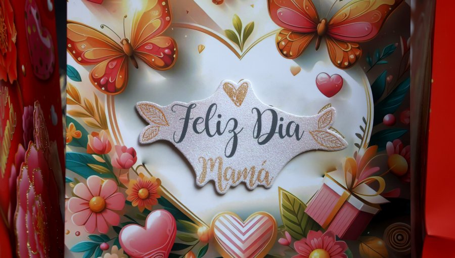 Ropa, perfumes y salir a comer lideran regalos favoritos para el Día de la Madre