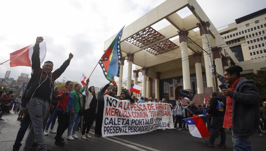 Pescadores se reunirán en Valparaíso para marchar al Congreso en defensa de las cuotas de pesca: acusan "chantajes" de la industria