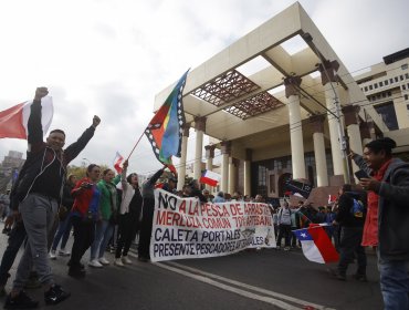 Pescadores se reunirán en Valparaíso para marchar al Congreso en defensa de las cuotas de pesca: acusan "chantajes" de la industria