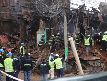 Cuatro fallecidos, imputado preso y diligencias en curso: Lo que dejó el incendio que destruyó casona en sitio patrimonial de Valparaíso
