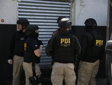 Allanan casa que funcionaba como casino clandestino en Estación Central: Investigan posible prostitución infantil