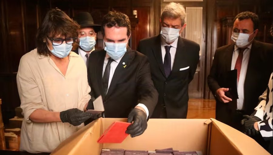 Encuentran cajas con material nazi de 1941 en sede del Tribunal Supremo en Buenos Aires