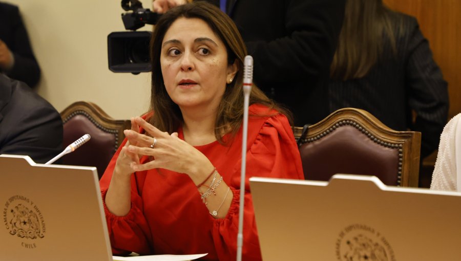 Exministra Sandoval reconoce a comisión que evaluaron “posible negociación incompatible” en compra de casa de Allende