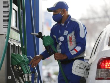 Bencinas bajarán sus precios este 15 de mayo: gasolina de 93 octanos y diesel caerían en un 2,2%