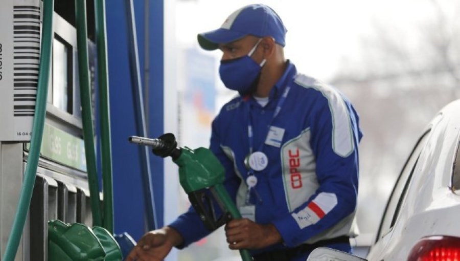 Bencinas bajarán sus precios este 15 de mayo: gasolina de 93 octanos y diesel caerían en un 2,2%