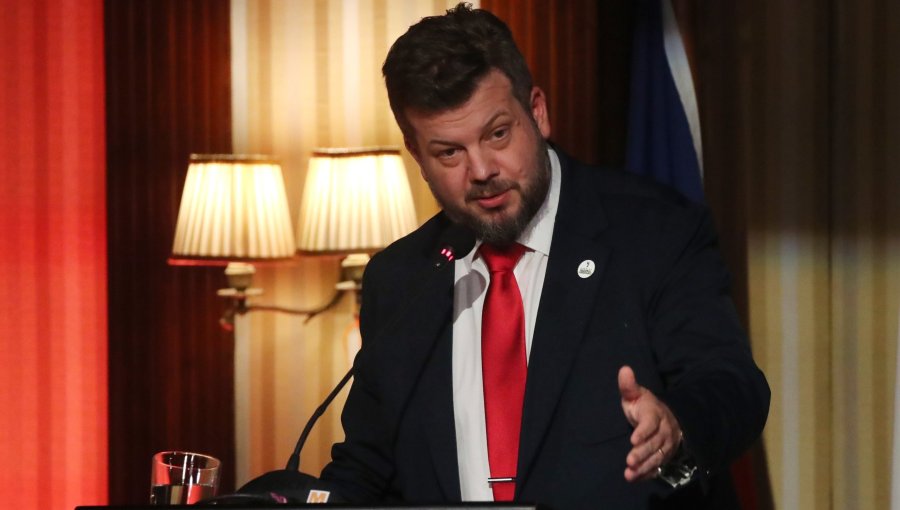 El desplome de Johannes Kaiser: Candidato Libertario pierde 9 puntos en imagen positiva y 4 en intención de voto, según Cadem