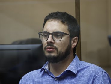 Jefe de bancada del Frente Amplio: “Alberto Larraín se acerca más a un psicópata que construyó una red de poder”