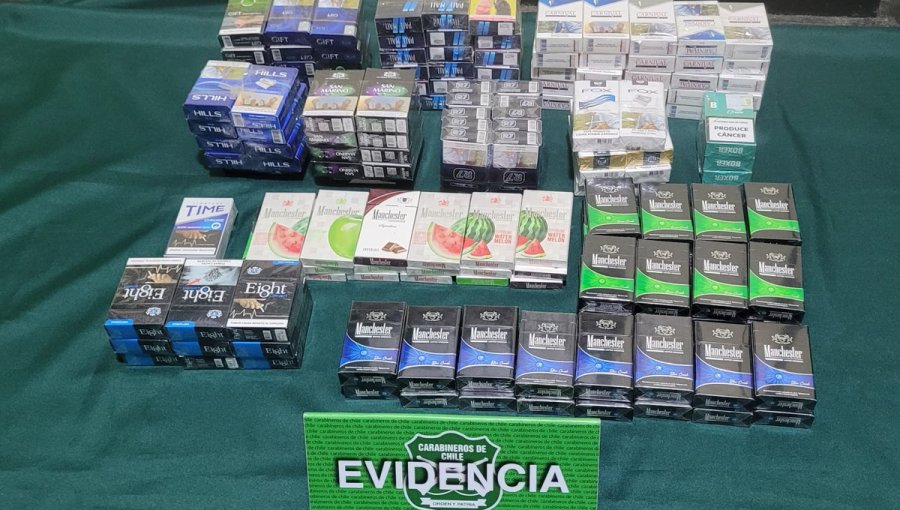 Dos mujeres detenidas por venta ilegal de fármacos y cigarrillos en el centro de Viña: una de ellas portaba un arma blanca