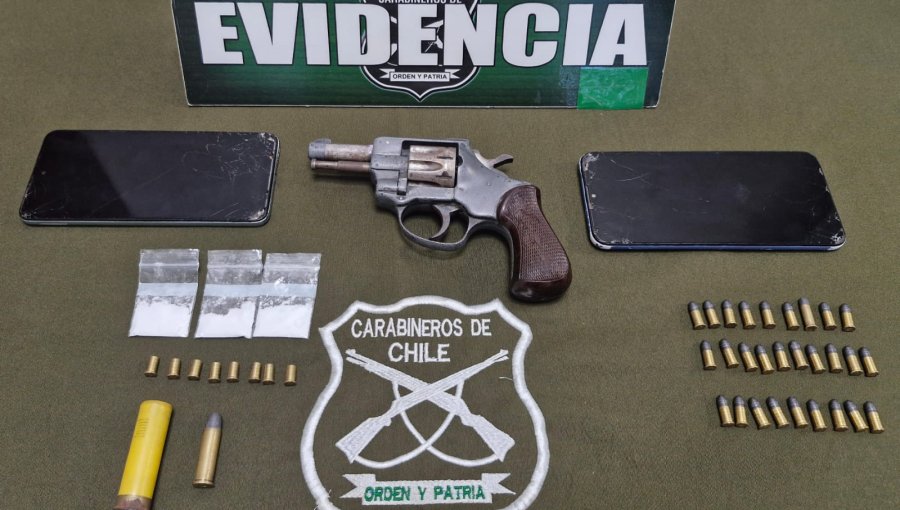 Carabineros detuvo a sujeto que disparaba desde un auto en Limache: tenía arma y droga