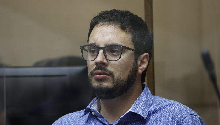 Jefe de bancada del Frente Amplio: “Alberto Larraín se acerca más a un psicópata que construyó una red de poder”