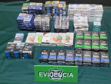 Dos mujeres detenidas por venta ilegal de fármacos y cigarrillos en el centro de Viña: una de ellas portaba un arma blanca