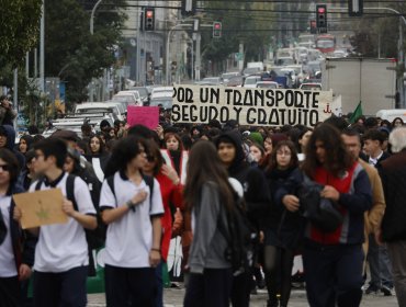 Escolares y universitarios marcharon en Valparaíso por un transporte público seguro: conmemoraron muerte de Alberto Gómez