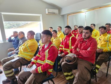 Equipos de Conaf son capacitados para prevenir virus hanta, rabia y reproducción del zancudo transmisor del dengue en Valparaíso