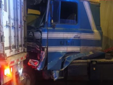 Dos camiones colisionaron en el interior del túnel Loma Larga en la ruta Acceso Sur al Puerto de Valparaíso