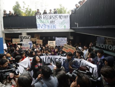 Carolina Tohá y Jeannette Jara se retiraron de la U. de Valparaíso tras debate presidencial en medio de protesta estudiantil