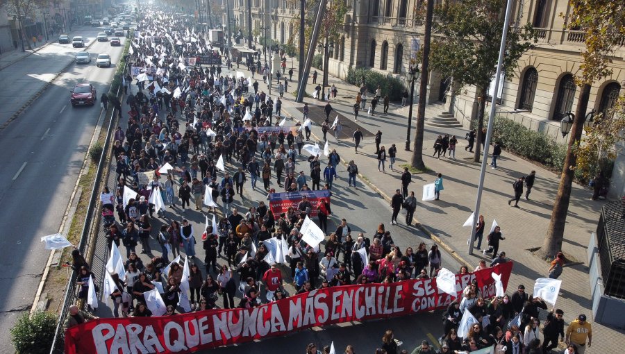 Colegio de Profesores advierte "paralización indefinida" si no obtienen respuestas en reunión con ministro de Educación