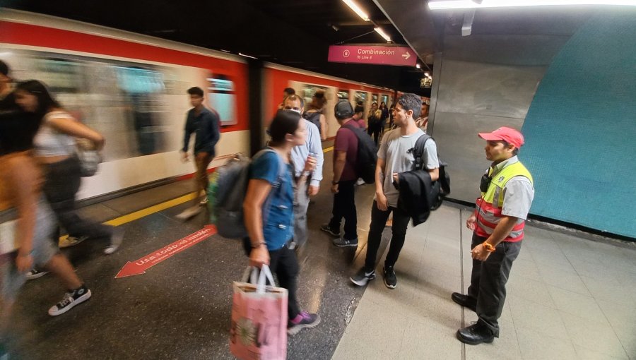 Metro de Santiago prohibirá el ingreso de carros y bultos grandes para combatir comercio ilegal