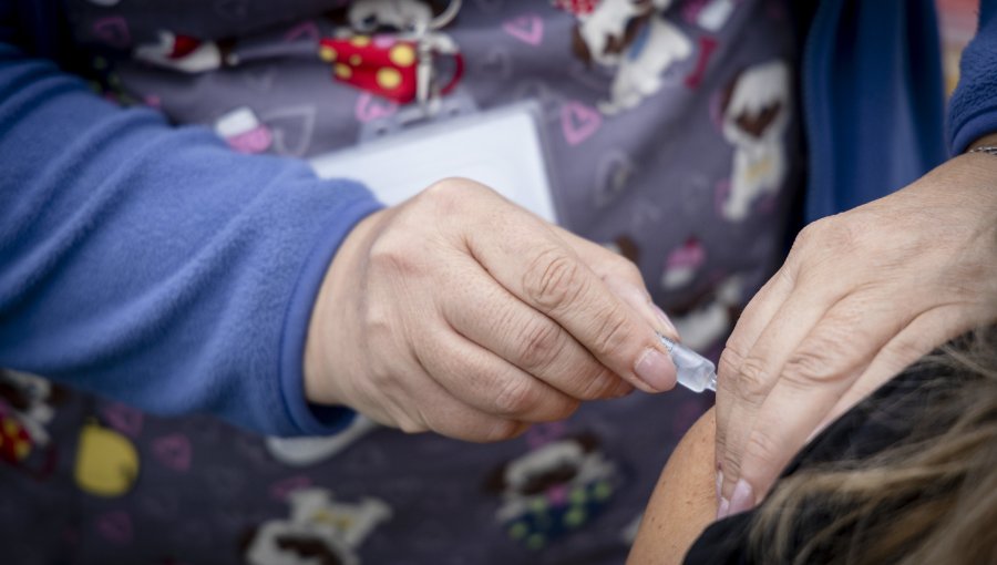 Valparaíso supera promedio nacional en vacunación contra la influenza 2025, pero persisten desafíos urgentes en grupos prioritarios