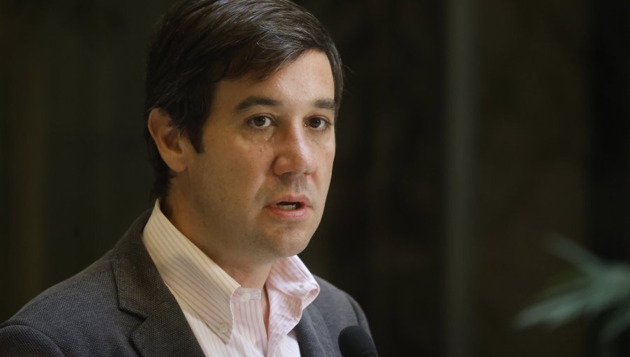 Ramírez dice que "no puede creer" que el subsecretario de Pesca siga en su cargo tras datos erróneos en ley de fraccionamiento