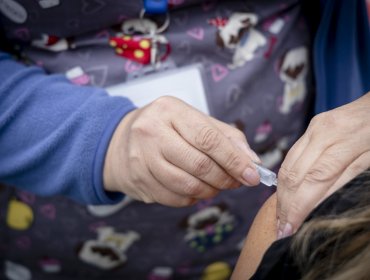 Valparaíso supera promedio nacional en vacunación contra la influenza 2025, pero persisten desafíos urgentes en grupos prioritarios