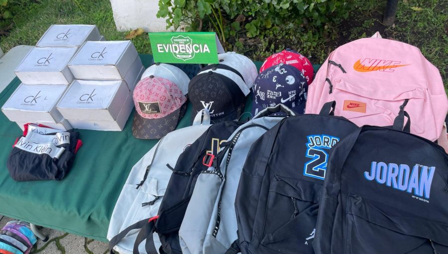 Detienen a siete personas y decomisan ropa falsificada y cigarrillos de contrabando en el centro de Viña del Mar