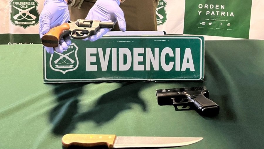 Dos adolescentes con armas y cuchillo fueron detenidos por Carabineros en Reñaca Alto